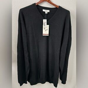 Turnbury Men's Classic Black V-Neck Cashmere Sweater